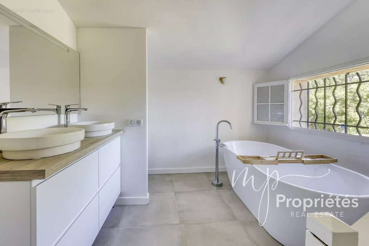 Maison à RAYOL-CANADEL-SUR-MER