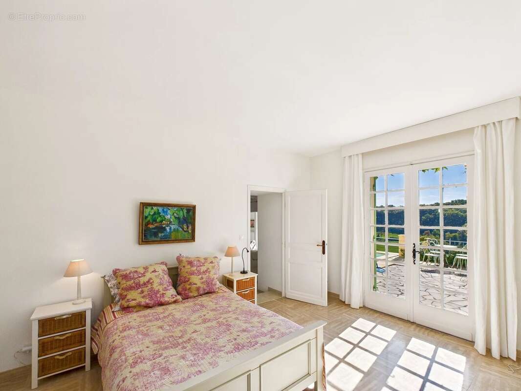 Maison à PESSAC-SUR-DORDOGNE