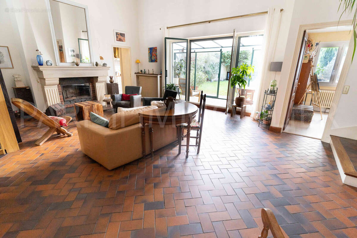 Maison 7 pièces environ 162m2 - Beauchamp - La Chasse - photo 3