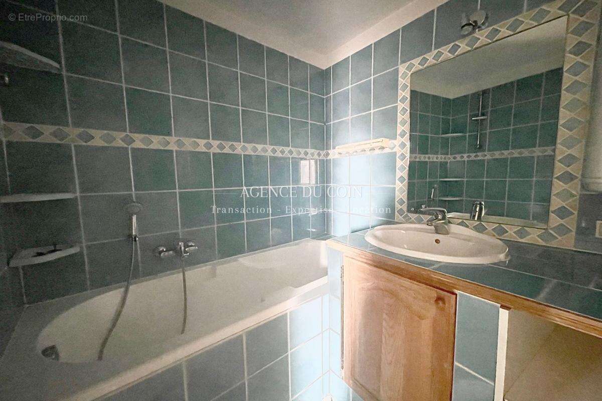 Appartement à LE MUY