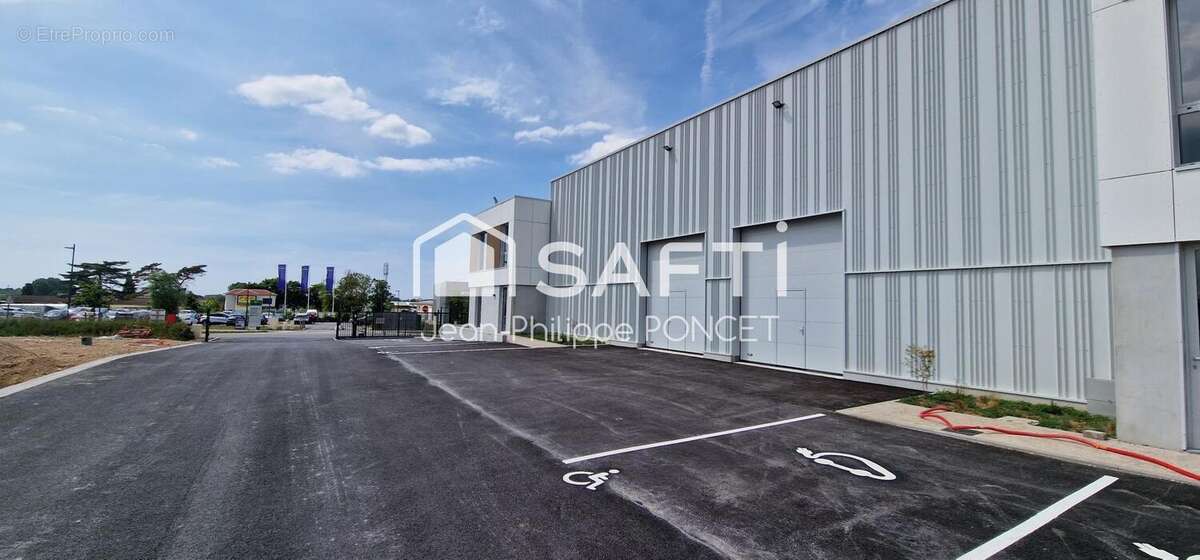 Photo 3 - Commerce à RANG-DU-FLIERS