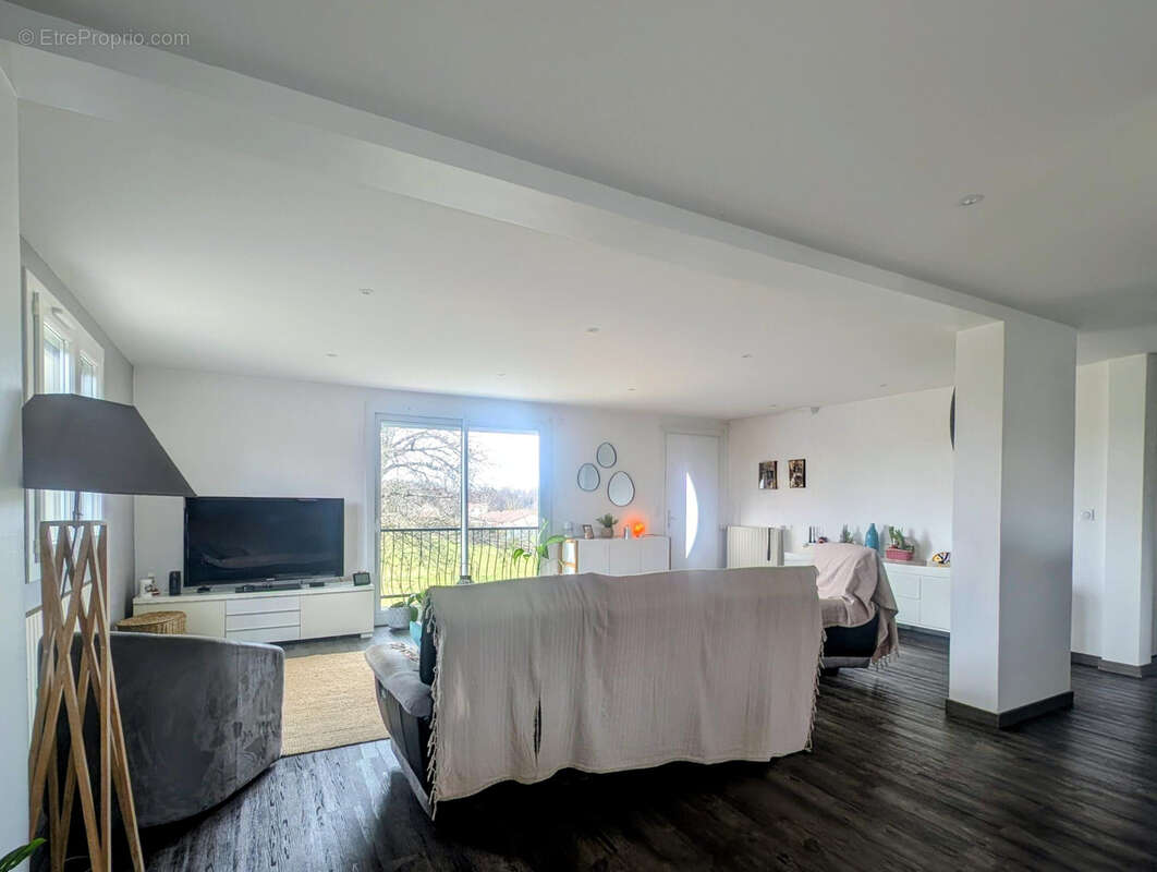 Maison à DOMPIERRE-SUR-VEYLE