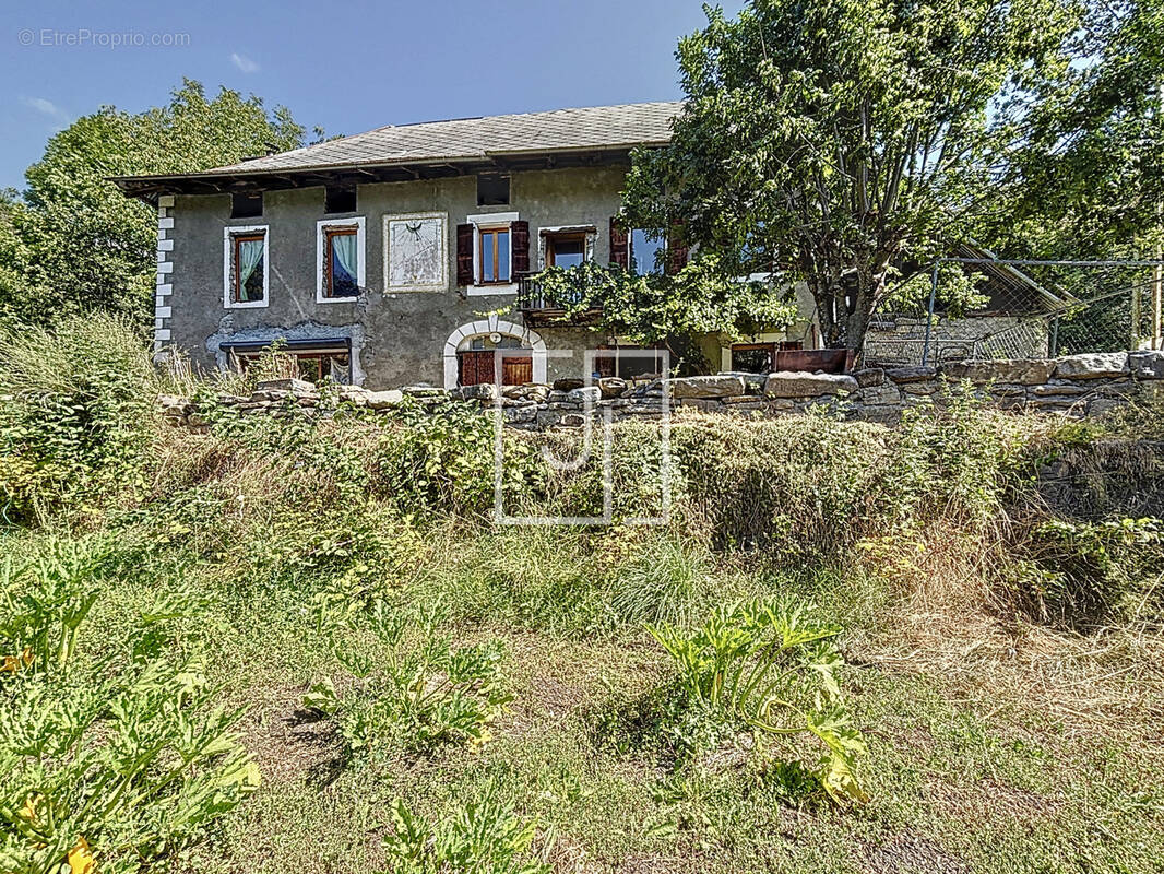 Maison à MEOLANS-REVEL