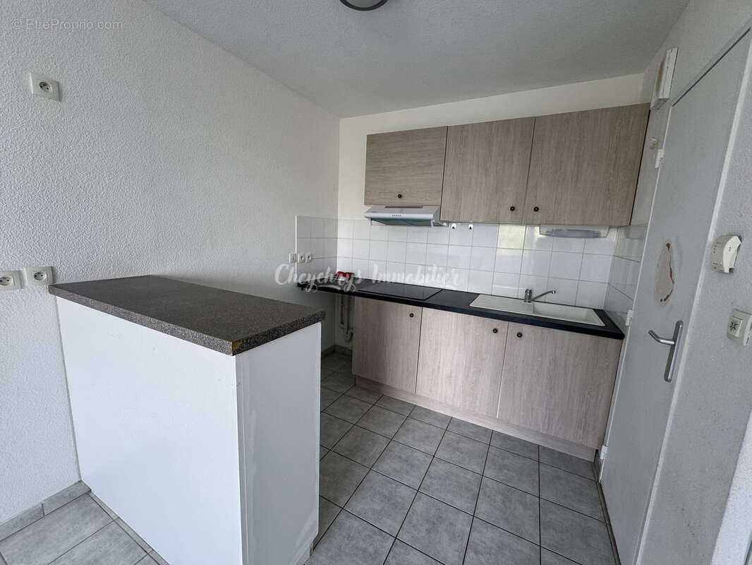Appartement à LA RIVIERE-SAINT-SAUVEUR