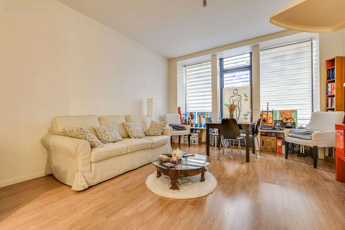 Commerce à PARIS-10E