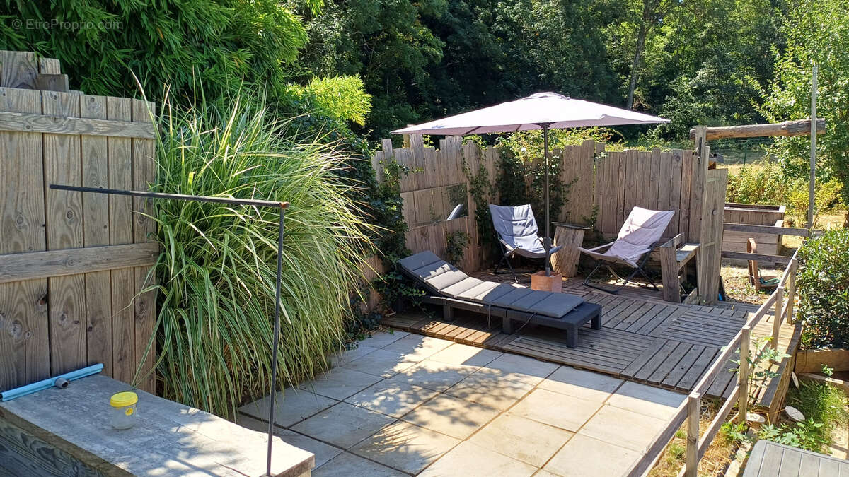 Ensemble immobilier avec dépendances, piscine et lac - photo 11