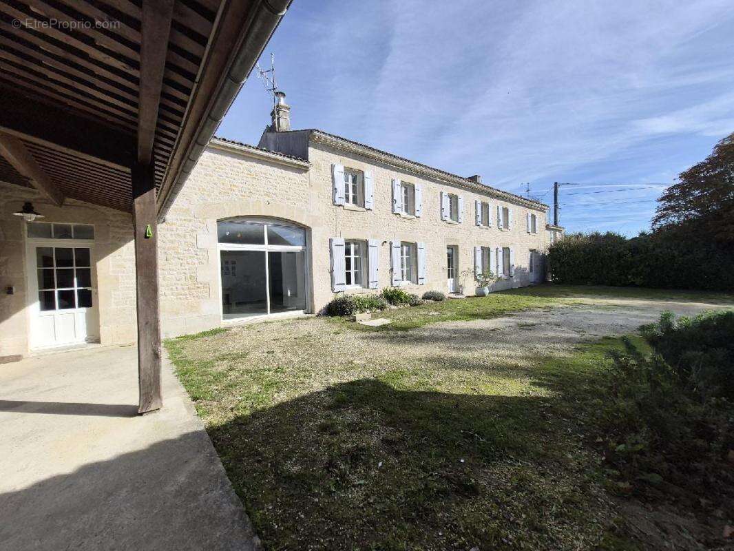Maison 315 m² à Coivert  - photo 2