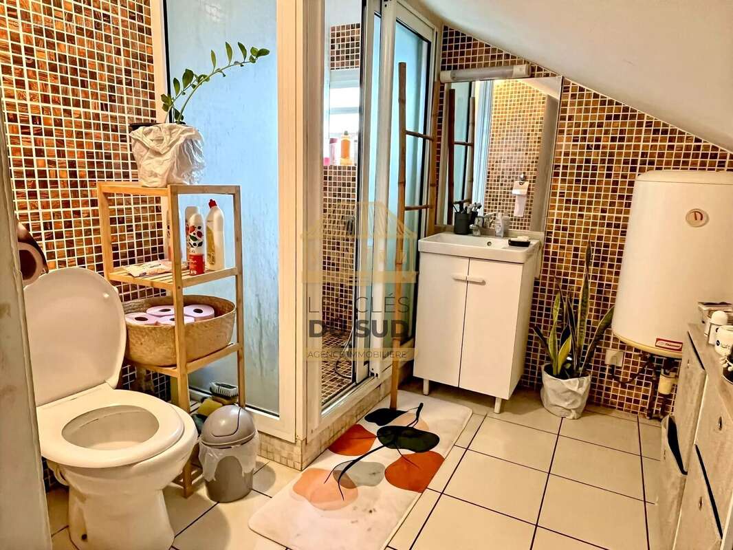 Maison T2 vendue louée avec cour intérieure et parking à Rivière Saint Louis – investissement locatif rentable - photo 4