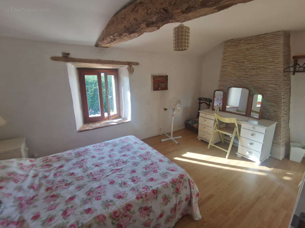 Maison à CHERVES-CHATELARS