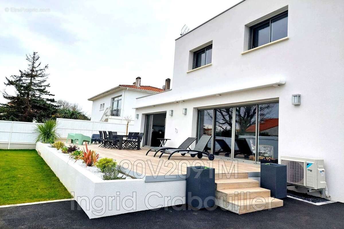 Maison à VAUX-SUR-MER