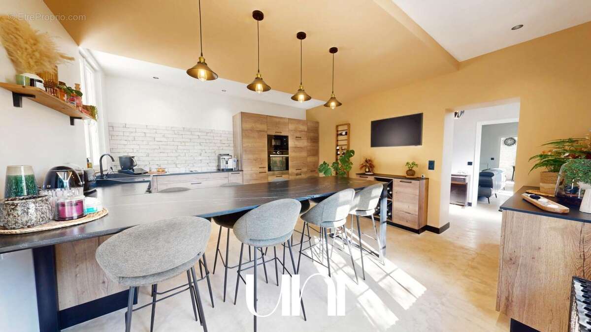 Maison 7 pièces de 230m² avec gîte indépendant - BAYEUX - photo 7