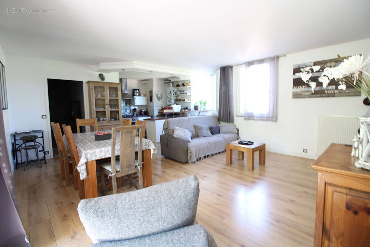 Appartement à SARTROUVILLE