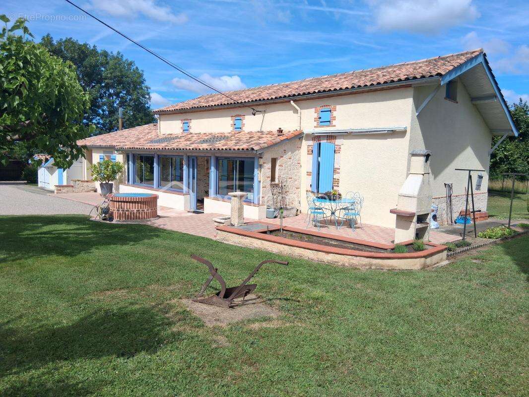 Coup de Coeur Maison de plain-pied avec dépendances sur un parc arboré de 3 937 m² - photo 3
