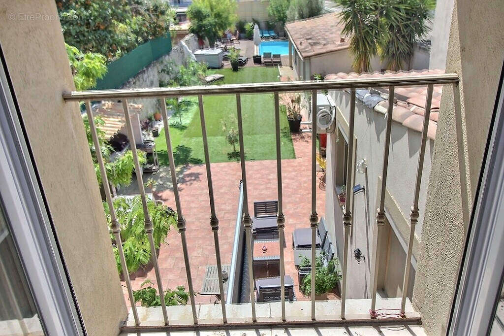 Marseille 10 - secteur larrat / romain rolland -  maison principale - 2 maisons de plain-pied independantes - piscine - jardin - - photo 6