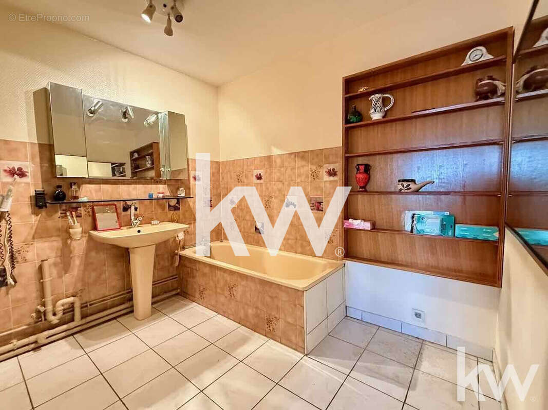 Appartement 92 m² à Saint-Etienne  - photo 6