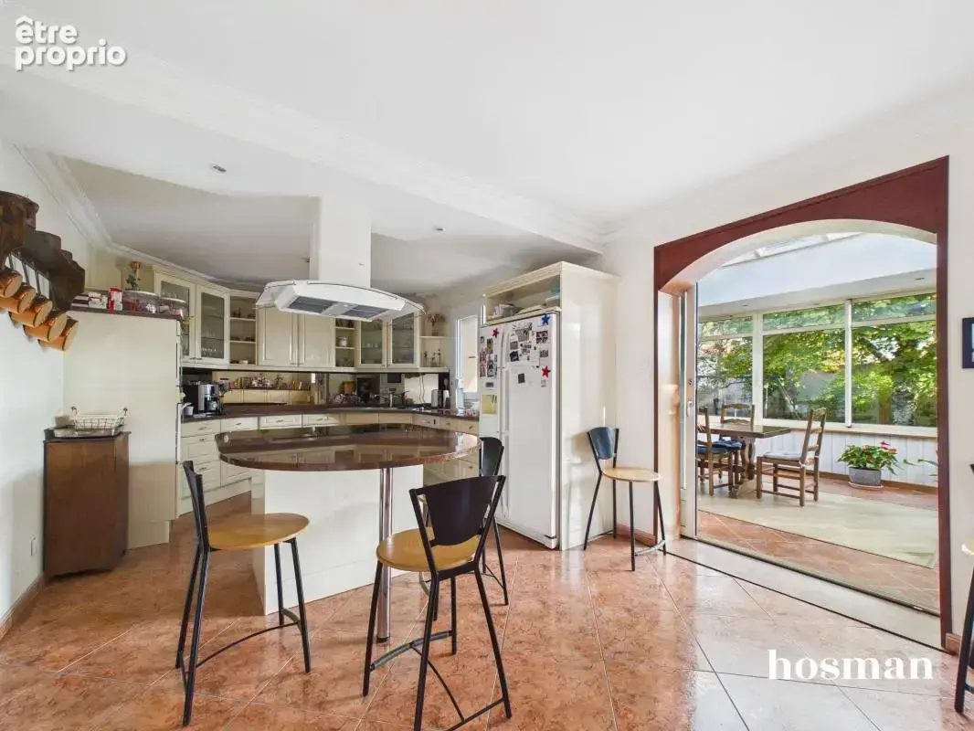 Propriété de 2 maisons (200m² et 73m²) avec piscine et jardin sur une parcelle de 2219m² - Saint-Julien-de-Concelles - photo 3
