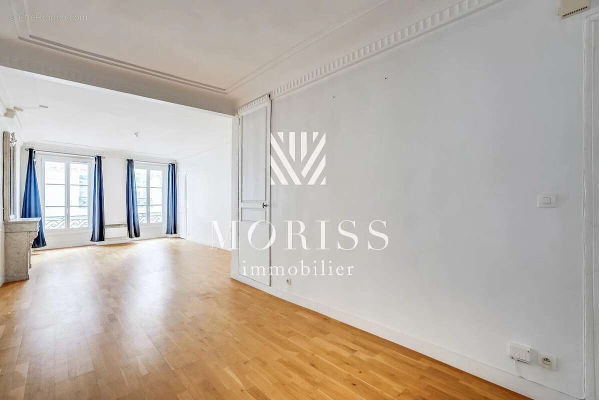 Appartement à PARIS-8E