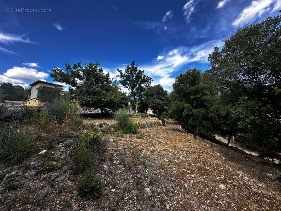 Terrain à LORGUES