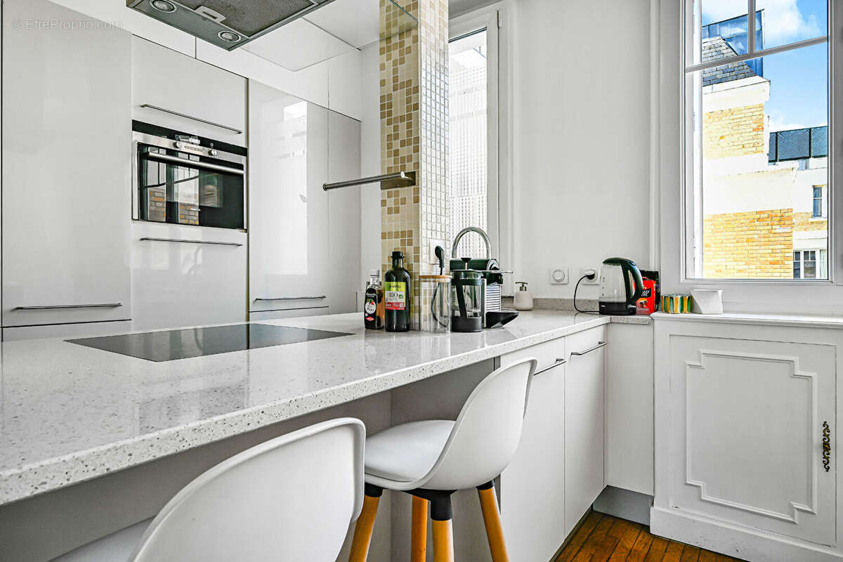 Appartement à PARIS-16E