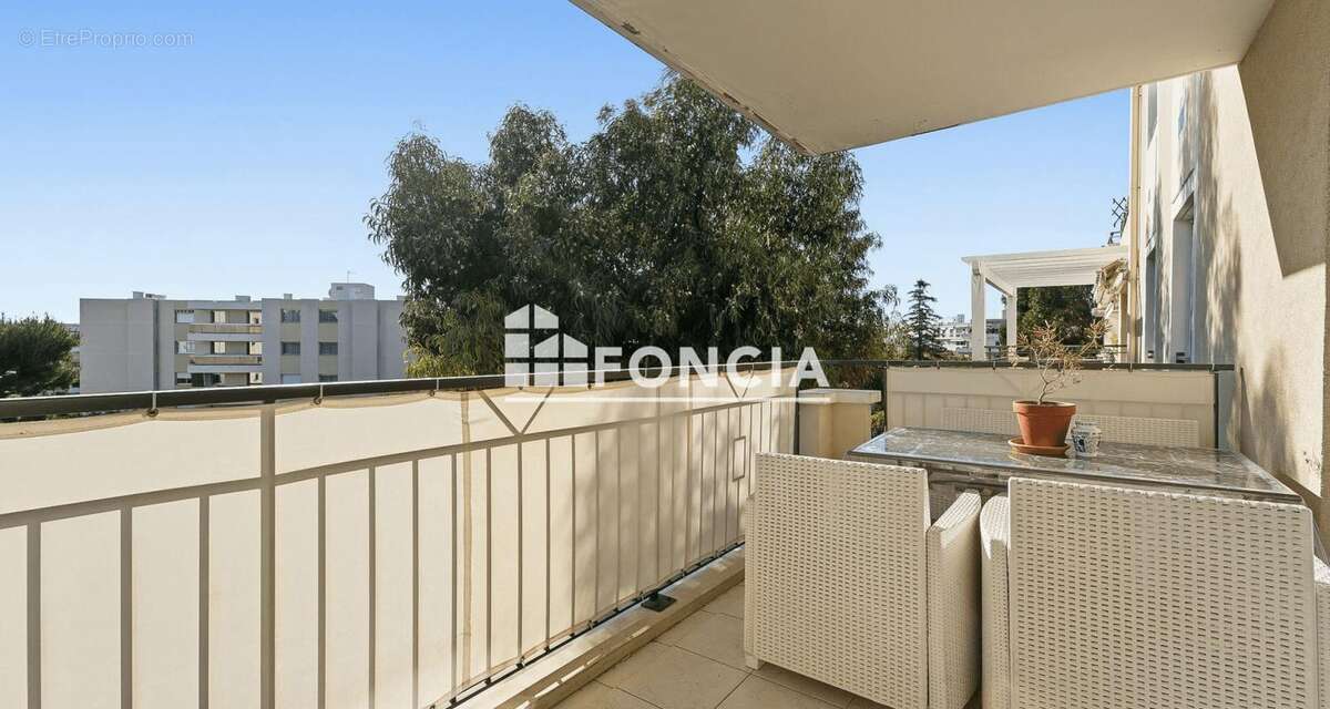 Appartement à SAINT-LAURENT-DU-VAR