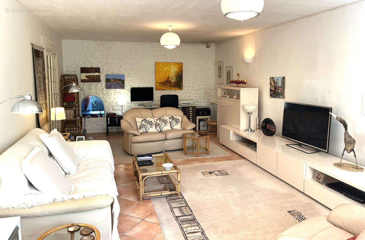 Maison Montmoreau Saint Cybard 7 pièce(s) 186 m2 - photo 4