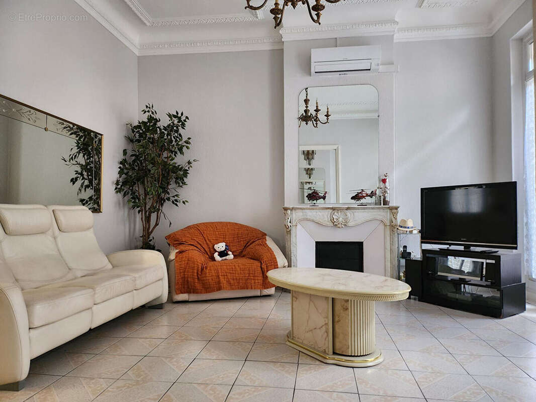 Appartement à MARSEILLE-6E
