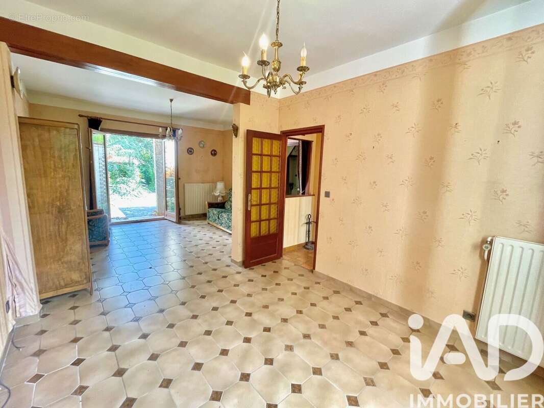 Maison 170 m² à Villeneuve-Le-Roi  - photo 4