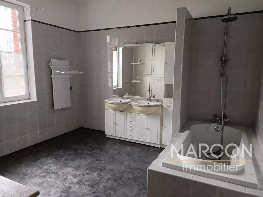 Maison à LA VILLENEUVE