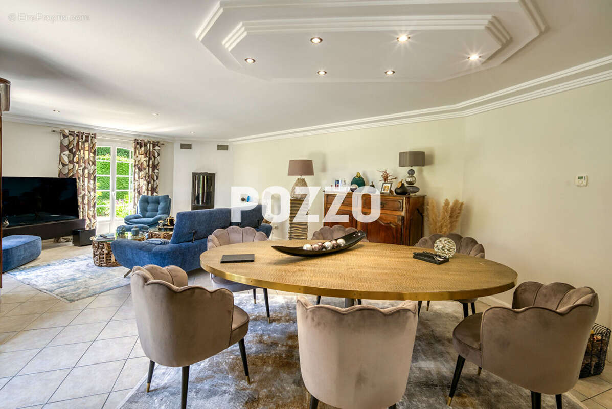 Maison à LES TROIS-PIERRES