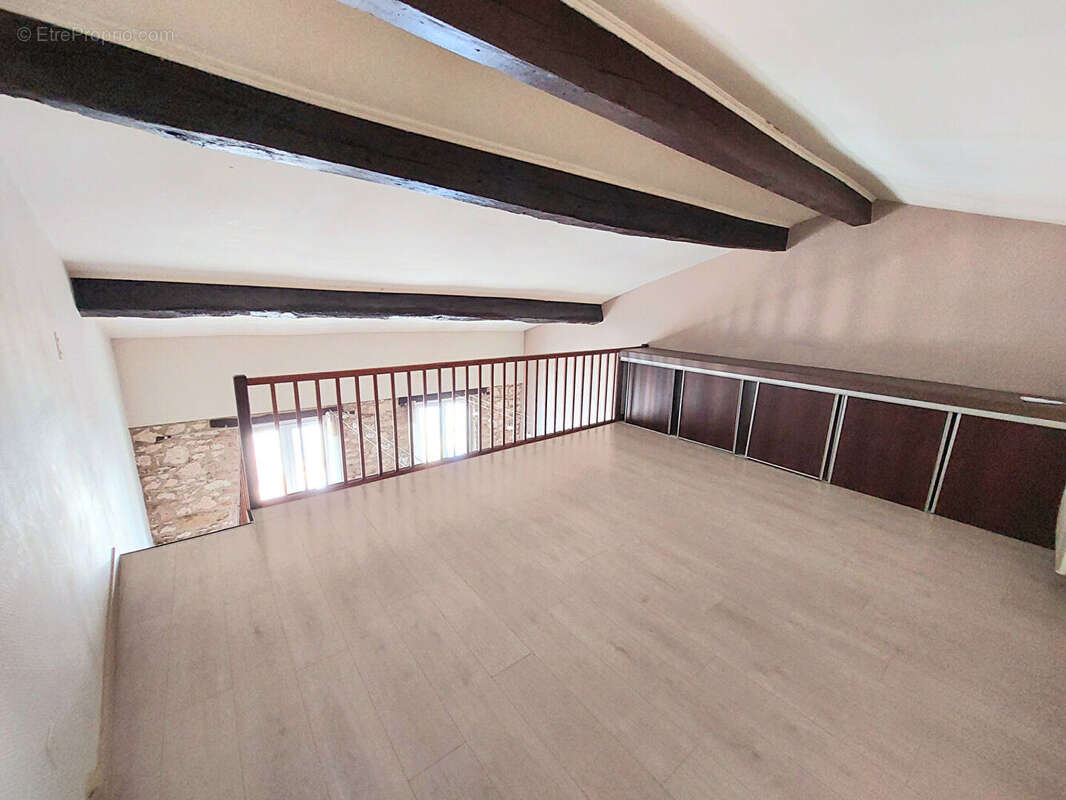 Maison individuelle divisée en 2 appartements rapport locatif secteur Pelloutier - photo 13