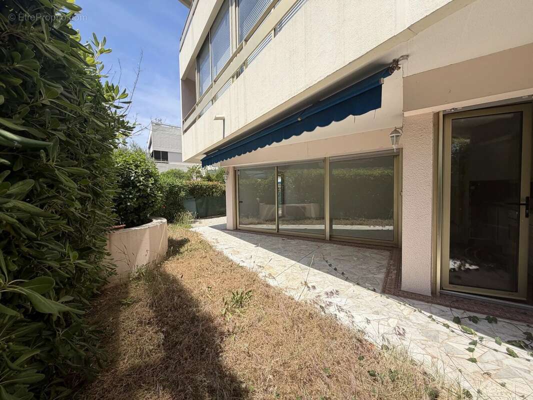 Cagnes sur mer : 2 pieces avec jardin ! - photo 8