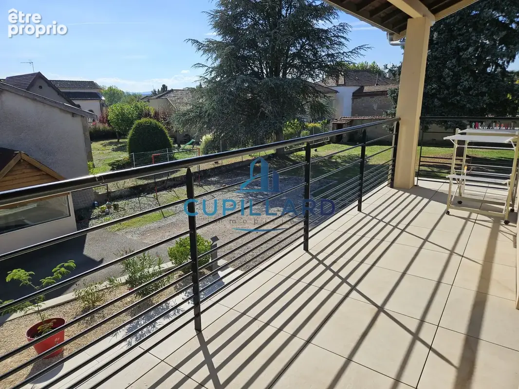 Maison entierement renovee - briennon proche port - photo 12