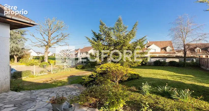 Maison à vendre à La Queue En Brie 7 pièce(s) 140 m2 - photo 3
