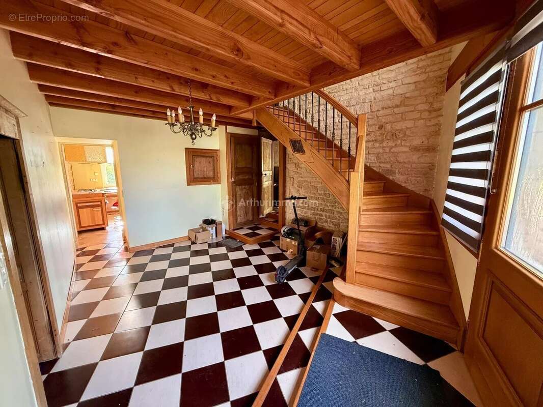 Maison en pierre avec hangar - photo 2