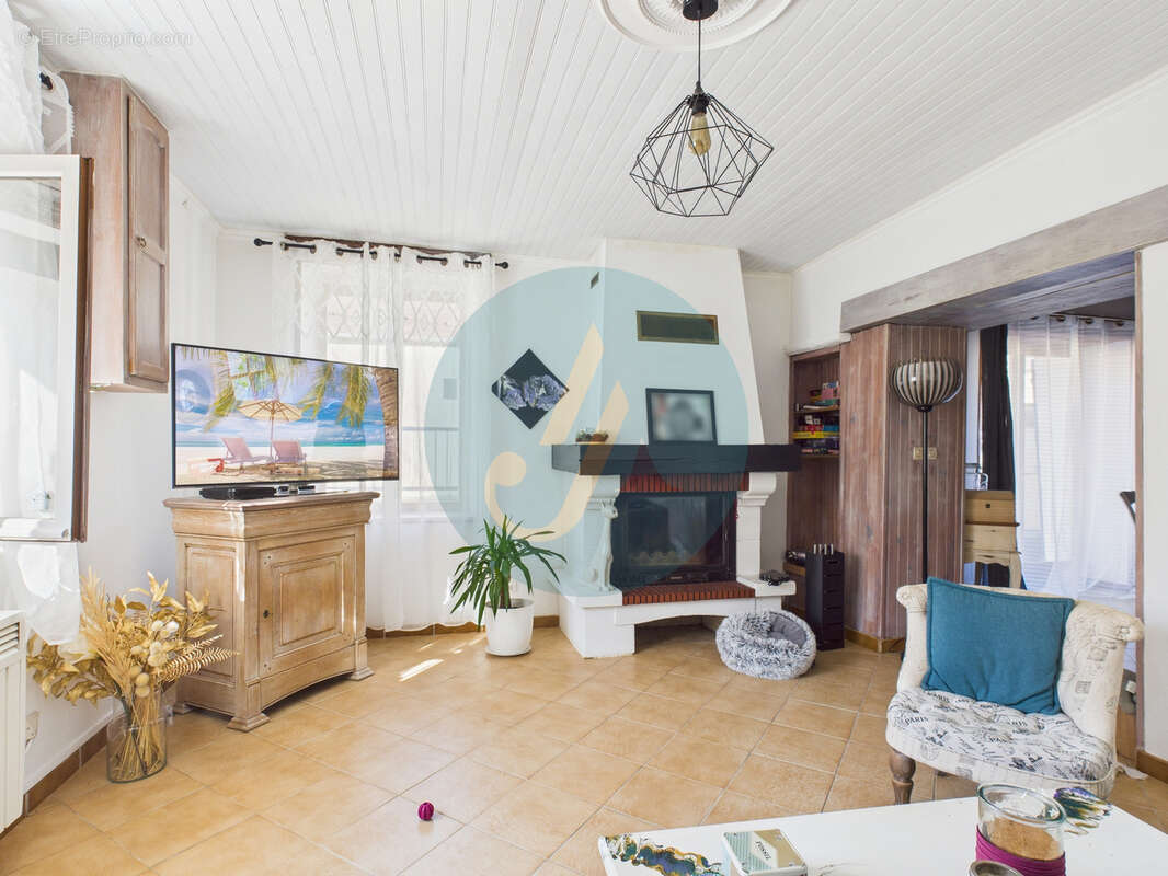 Maison à SAINT-AMAND-EN-PUISAYE