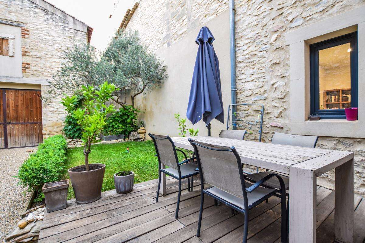 Maison de village en pierre avec cour intimiste à Tavel, en parfait état - photo 2