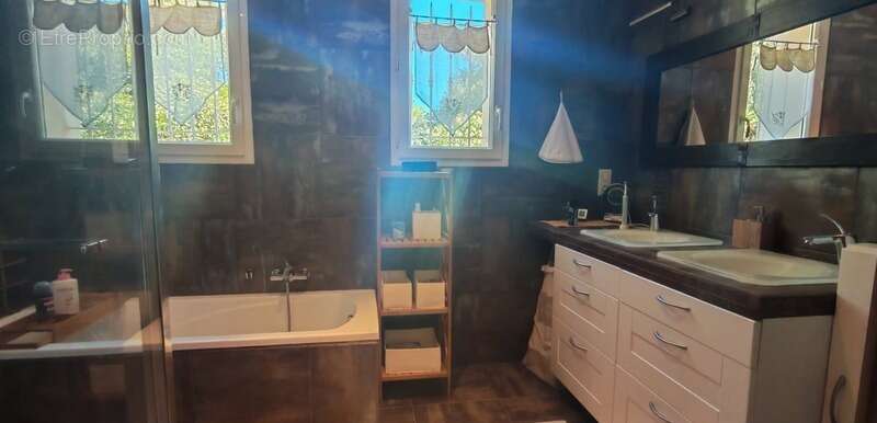 Maison à FONTVIEILLE