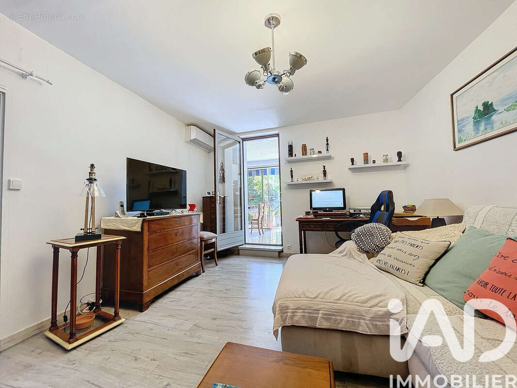 Maison 240 m² à Poilhes  - photo 9