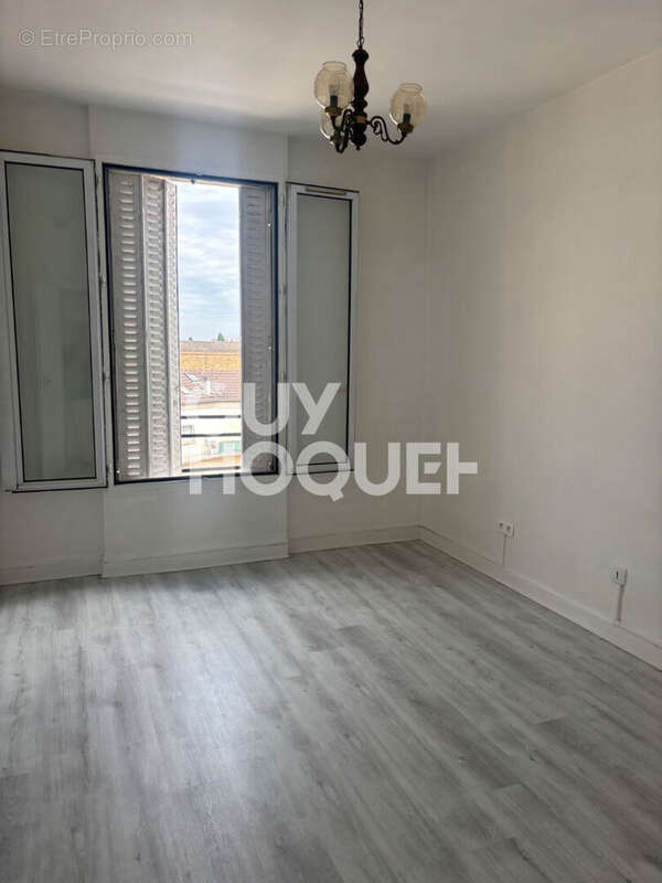Appartement à LES PAVILLONS-SOUS-BOIS