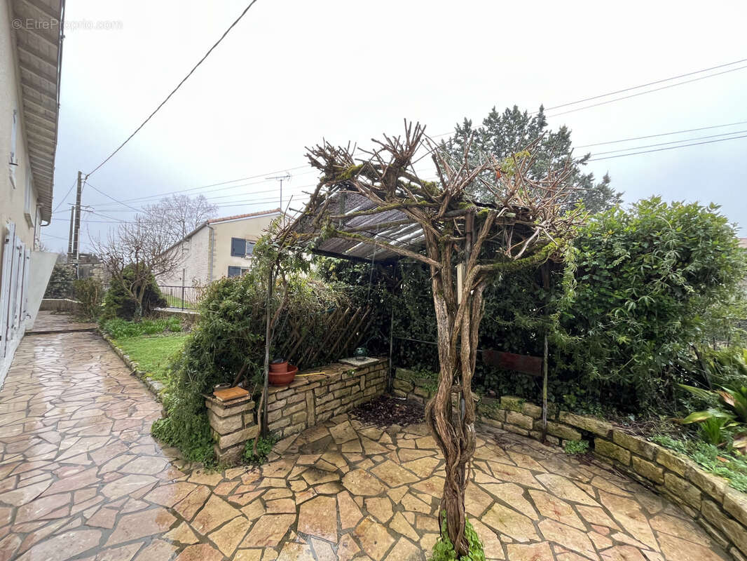 Maison à LA FOYE-MONJAULT