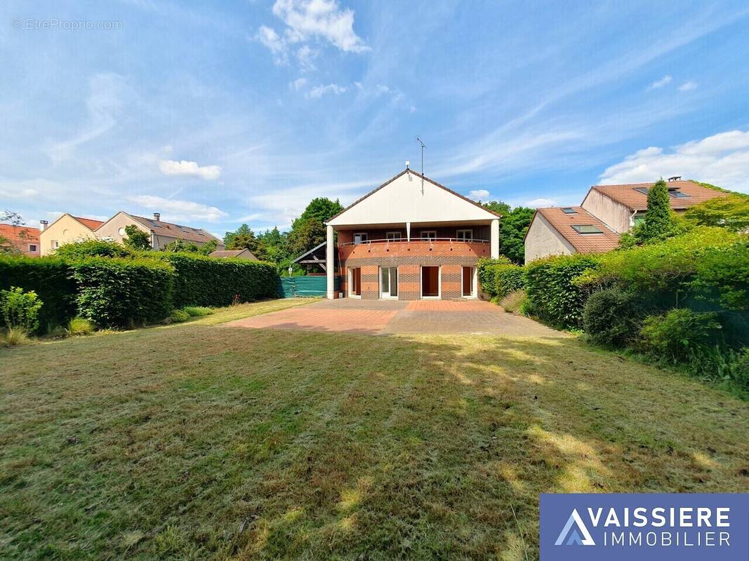 Maison à VOISINS-LE-BRETONNEUX