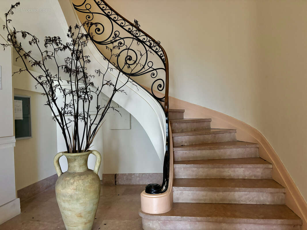 Appartement d’Exception au Cœur d'une Villa en Bord de Mer - photo 2