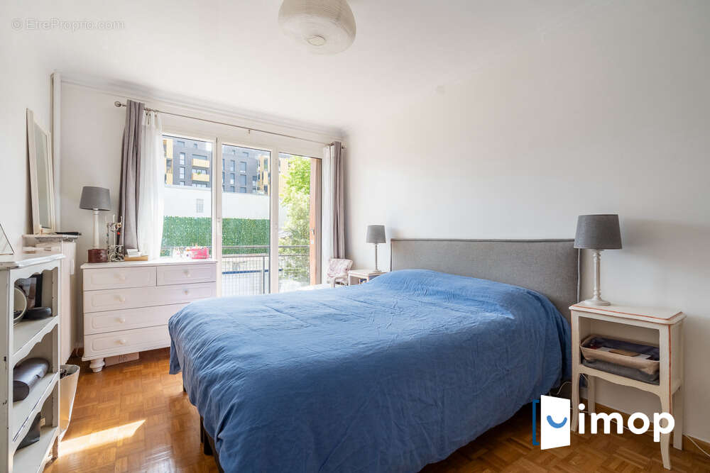 Appartement à LES LILAS