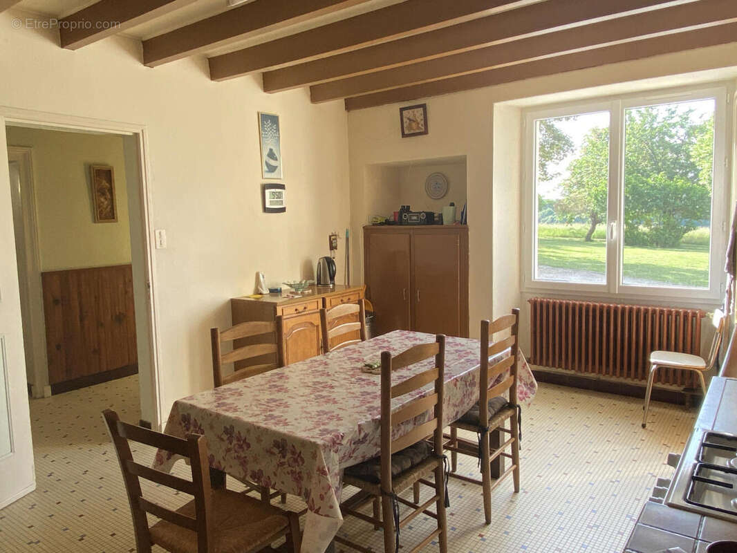cuisine - Maison à SAINT-QUENTIN-DE-CHALAIS