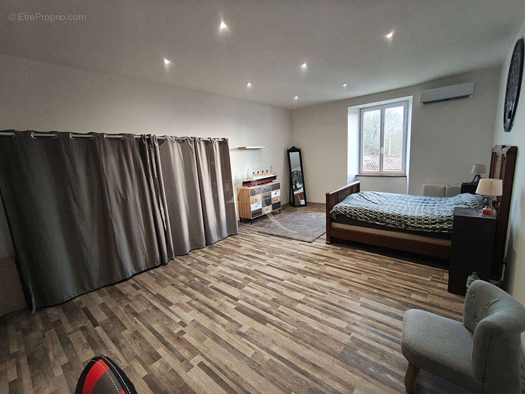 Maison à LOIRE-SUR-NIE