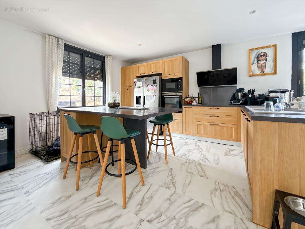  À VENDRE – DOUZILLAC (24190) Maison rénovée avec piscine – 156 m² habitables – Terrain clos de 1 326 m² – 195 000€ FAI - photo 12