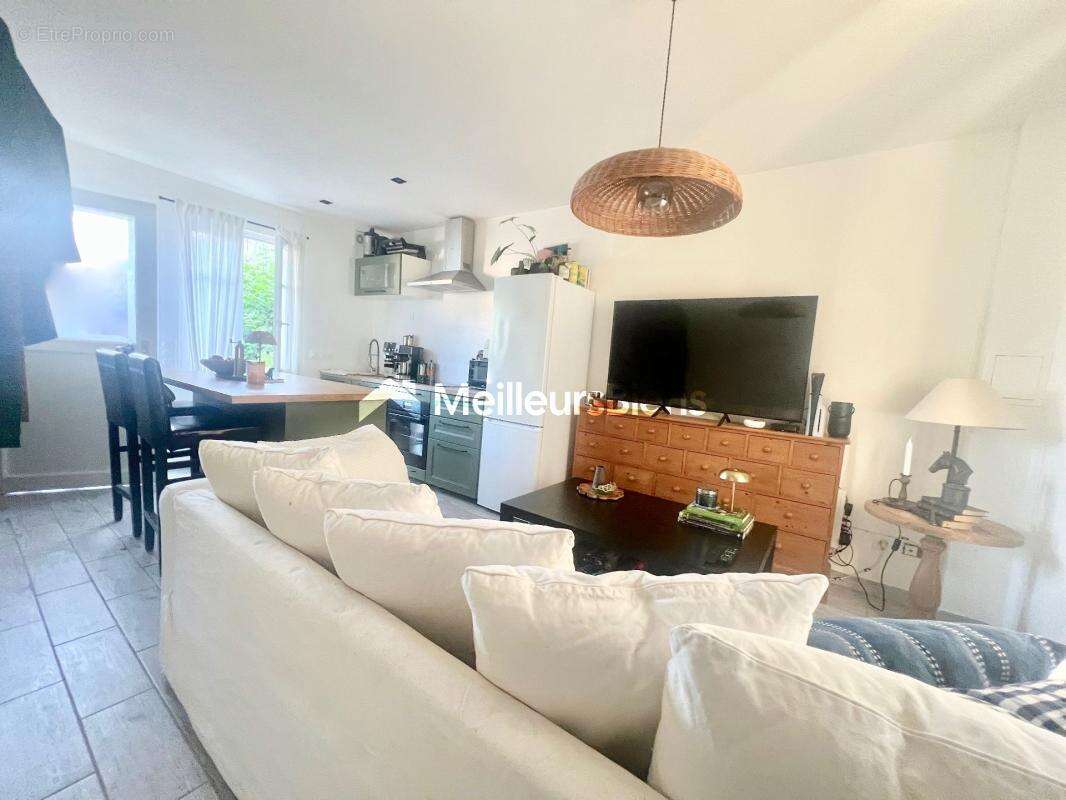 VIARMES_T2 de 35,5 m² avec cour et parking - photo 6