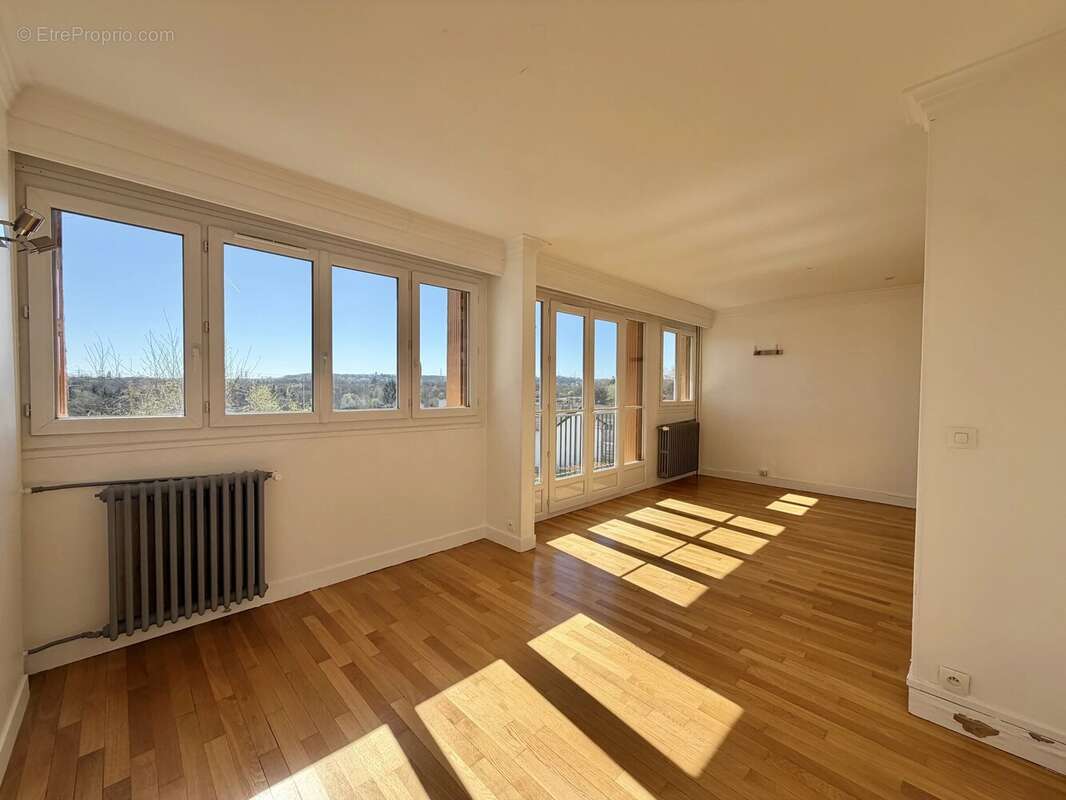 Appartement à VERRIERES-LE-BUISSON