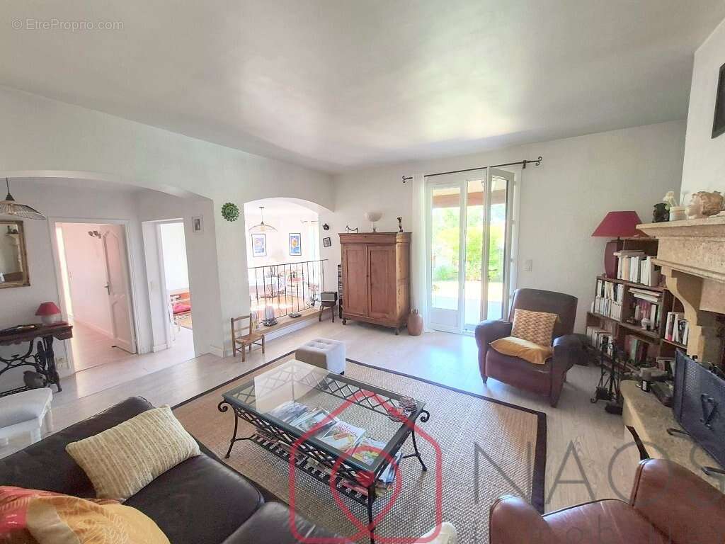 Maison à GREOUX-LES-BAINS