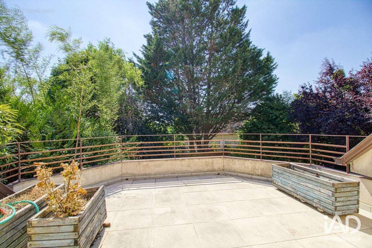 Maison 166 m² à Bussy-Saint-Georges  - photo 8